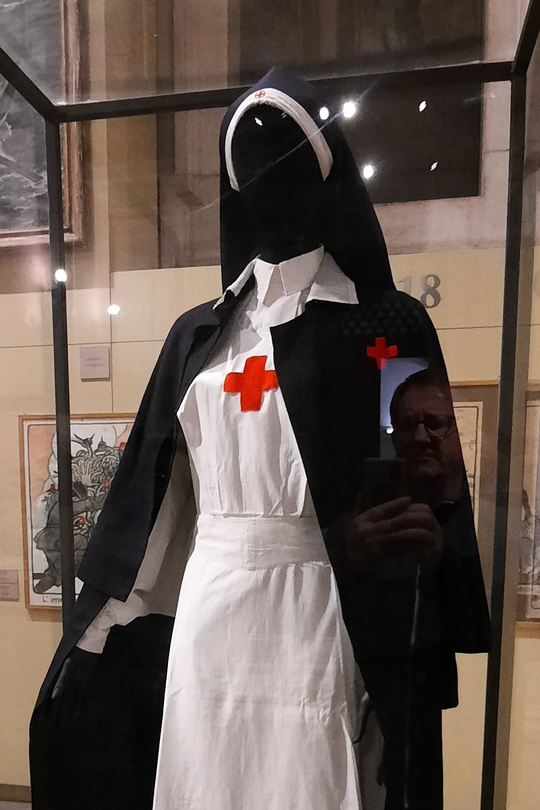 Red Cross Volunteer Nurse's uniform, Museo Centrale del Risorgimento, Rome - 02.jpg
